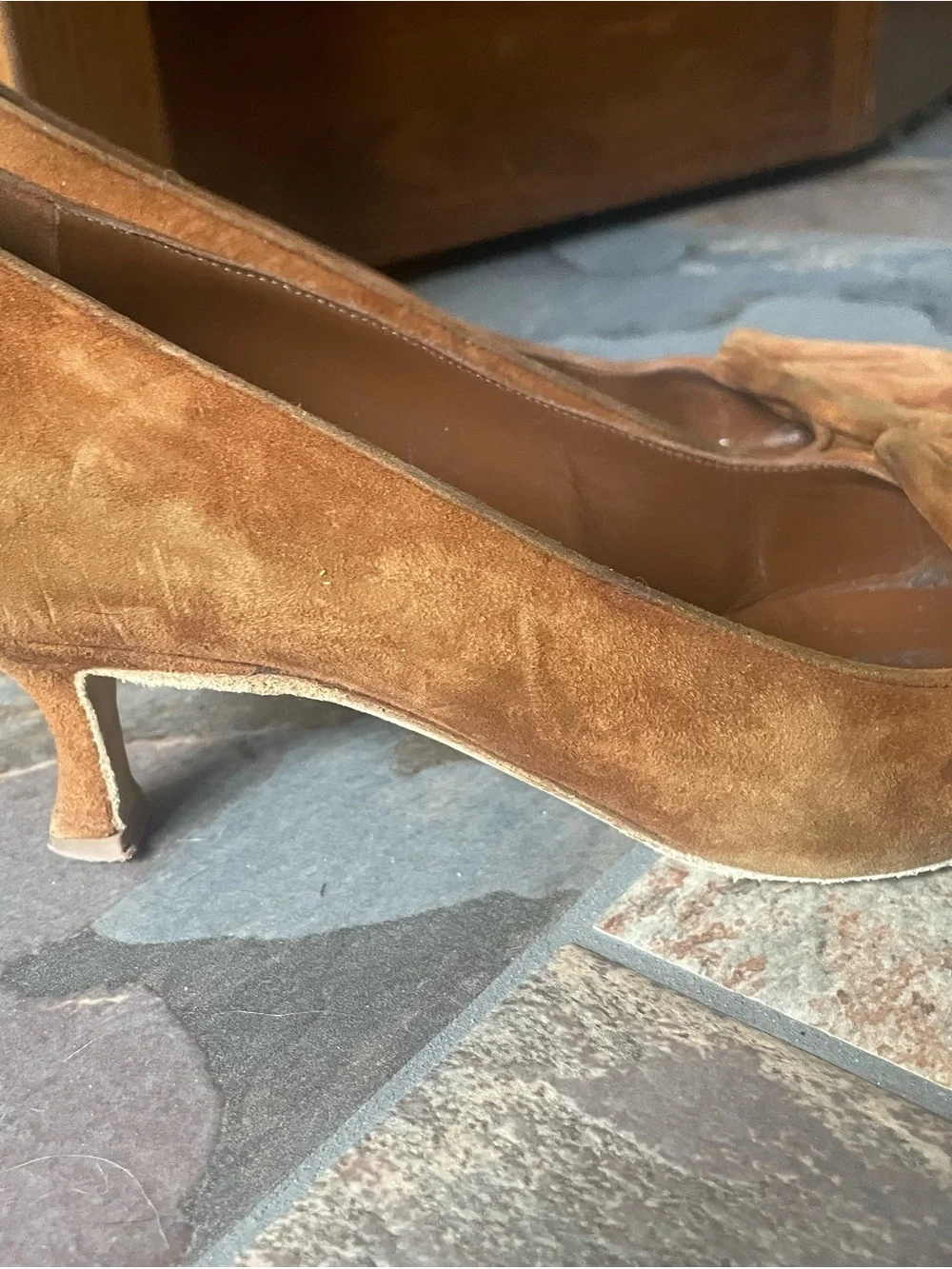 Manolo Blahnik Caramel Suede Pointed-Toe Pumps with Square Buckle size 39 / 8.5